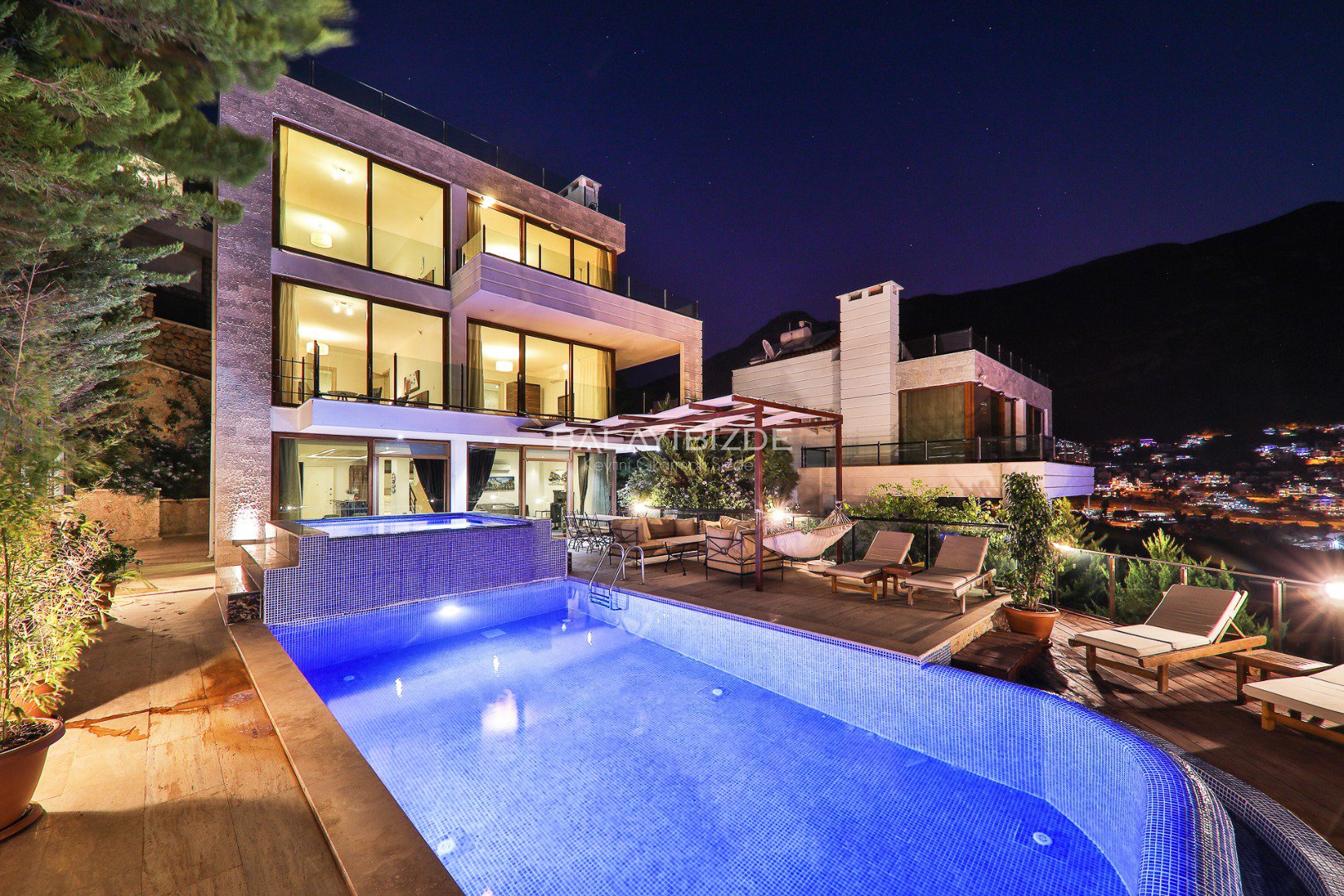 Villa East