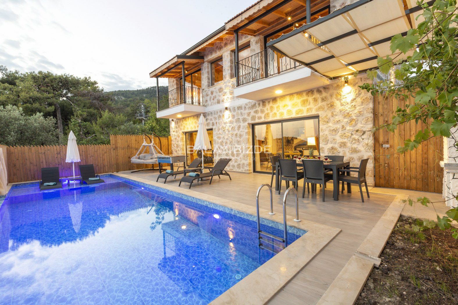 Villa Mustang