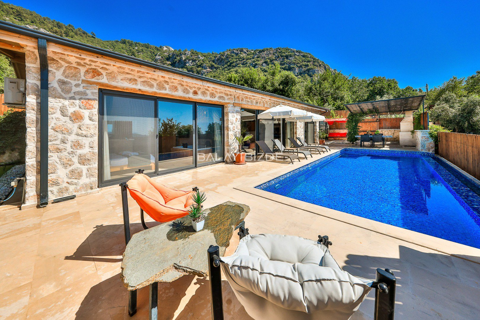 Villa Aqua Stone