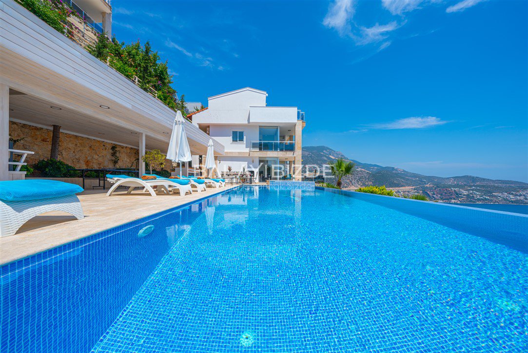 Villa Kayra Age