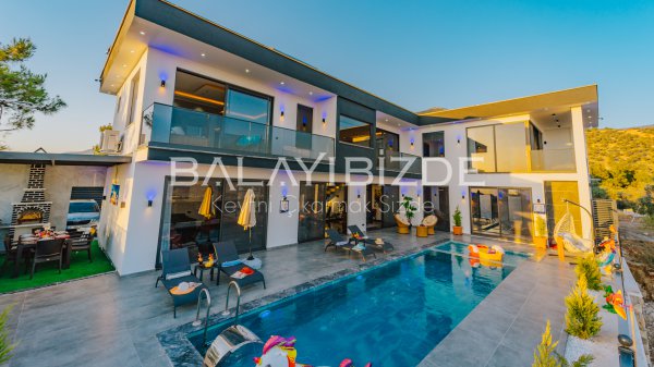 Villa Water Moon